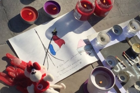 Notre hommage sera une page silencieuse ... 