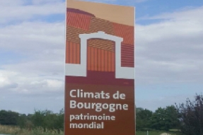 Des nouveaux panneaux autoroutiers pour annoncer les Climats de Bourgogne