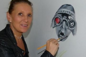 Avec Véronique BARRILLOT, le street art entre dans les halls d'immeubles d'Orvitis !