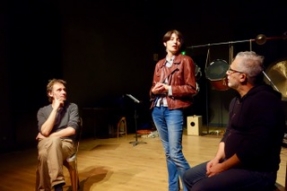 Châtillon-sur-Seine: au Théâtre Gaston Bernard une reine veille sur sa  ruche.