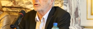 François Rebsamen ferme les marchés de Fontaine d'Ouche et du Port du Canal.