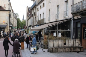 La réouverture pérenne des terrasses nécessite un respect strict des mesures sanitaires par les exploitants et leurs clients