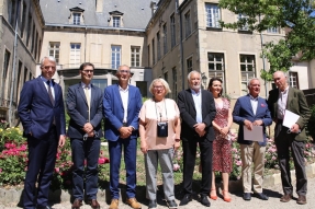 François Rebsamen et Aubert de Villaine, présentent la candidature de Dijon pour accueillir l'Organisation internationale de la vigne et du vin