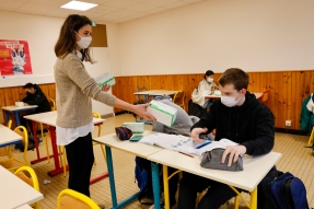 Le Département renforce la protection des agents, des enseignants et des élèves face à la COVID