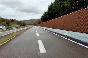 Fin de travaux de construction de deux murs anti-bruit le long de l'A38 à Pont-de-Pany (commune de Sainte-Marie-sur-Ouche)