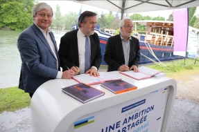 Dijon métropole et Voies Navigables de France signent leur protocole "Une ambition partagée pour le Canal de Bourgogne"