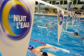 Nuit de l'Eau : Remise du chèque du défi EDF à la piscine olympique