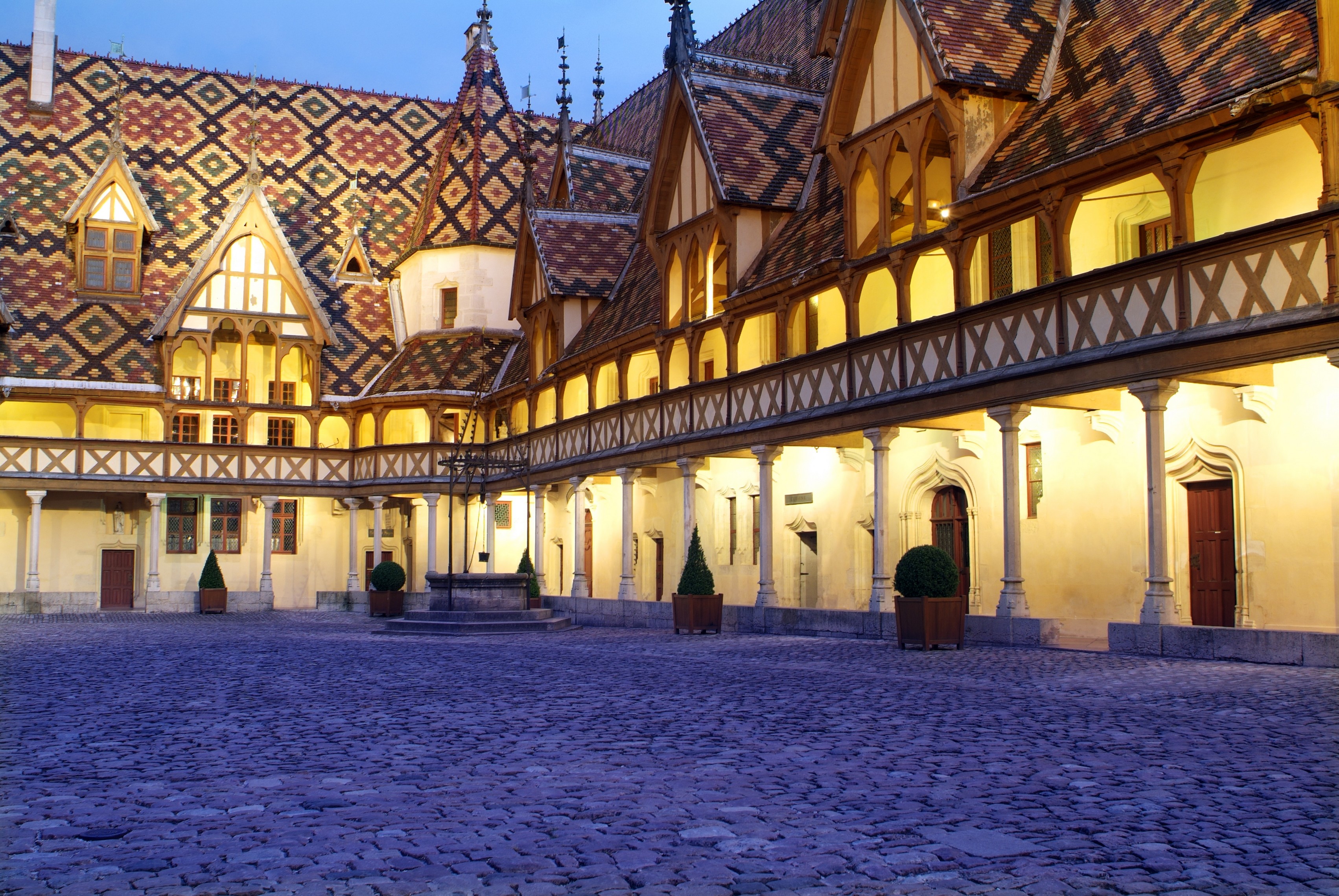 VENTE DES HOSPICES DE BEAUNE 2015 MARIE QUIQUEMELLE ECHO DES COMMUNES