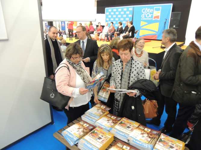Forme, bien-&ecirc;tre, retraite, patrimoine, le salon des S&eacute;niors bat son plein...
