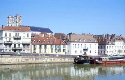 CHALON-SUR-SAONE : UN TERRITOIRE EN PLEIN DEVELOPPEMENT CHALON-SUR-SAONE : UN TERRITOIRE EN PLEIN DEVELOPPEMENT