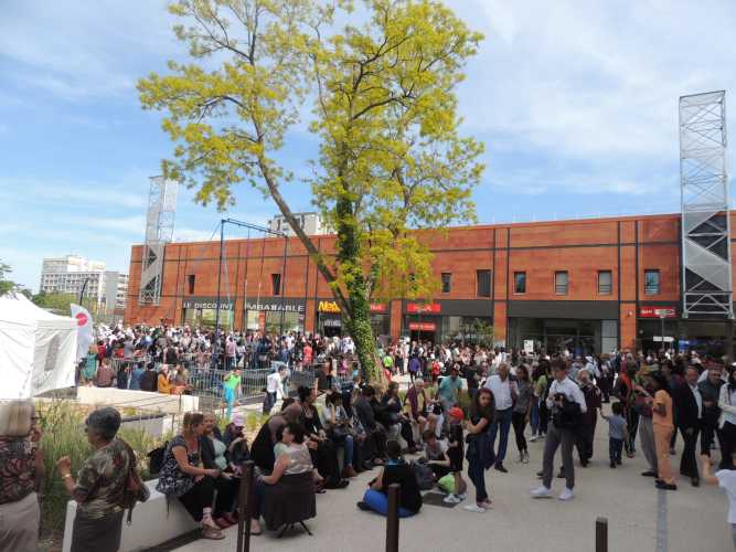 Dijon Fontaine d'Ouche, une grande fête populaire pour inaugurer la métamorphose d'un quartier Dijon Fontaine d'Ouche, une grande fête populaire pour inaugurer la métamorphose d'un quartier