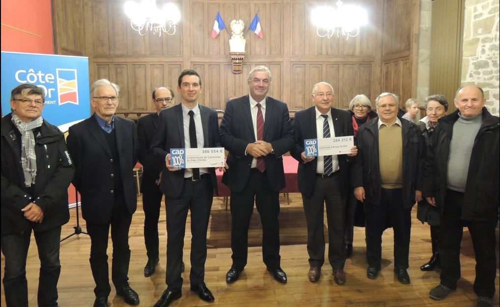 Signature des contrats CAP 100% C&ocirc;te-d'Or avec la commune d'Arnay-le-Duc et la CC du Pays d'Arnay