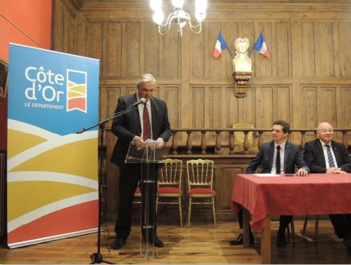 Signature des contrats CAP 100% C&ocirc;te-d'Or avec la commune d'Arnay-le-Duc  et la CC du Pays d'Arnay