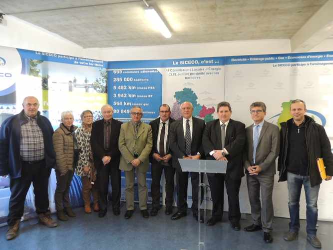 Siceco Jacques Jacquenet entouré des membres du Bureau Siceco Jacques Jacquenet entouré des membres du Bureau