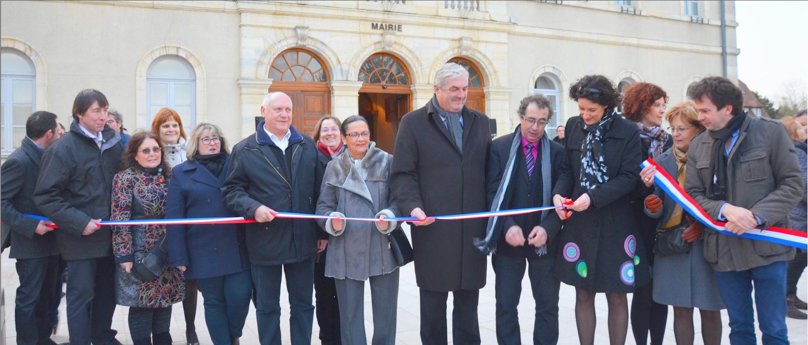 La place de la mairie d'Arc-sur-Tille fait peau neuve