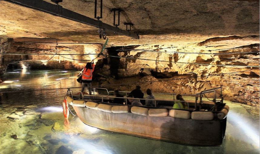 Grottes de B&egrave;ze