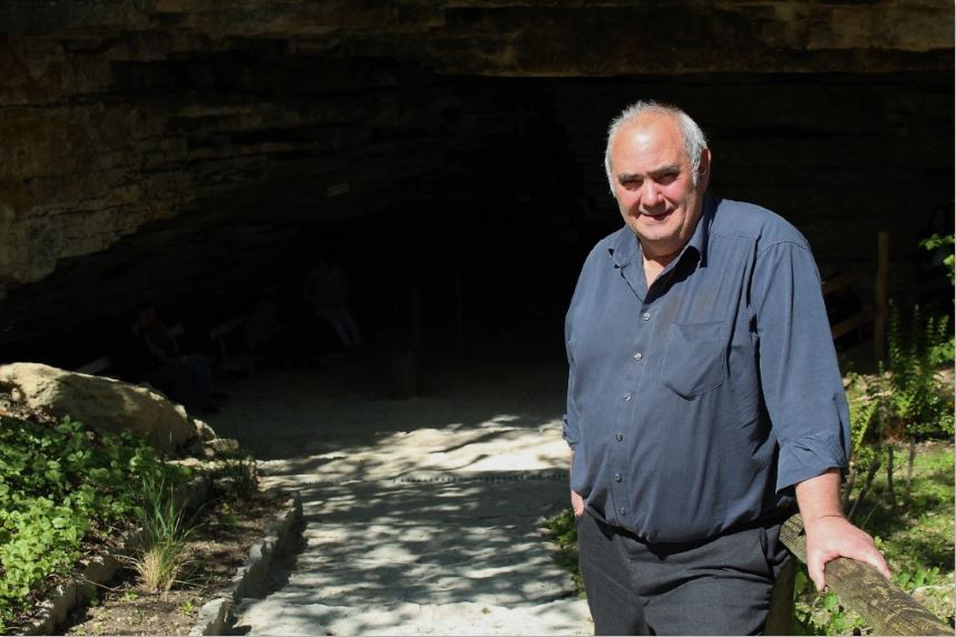 Grottes de B&egrave;ze, Ren&eacute; Kremer