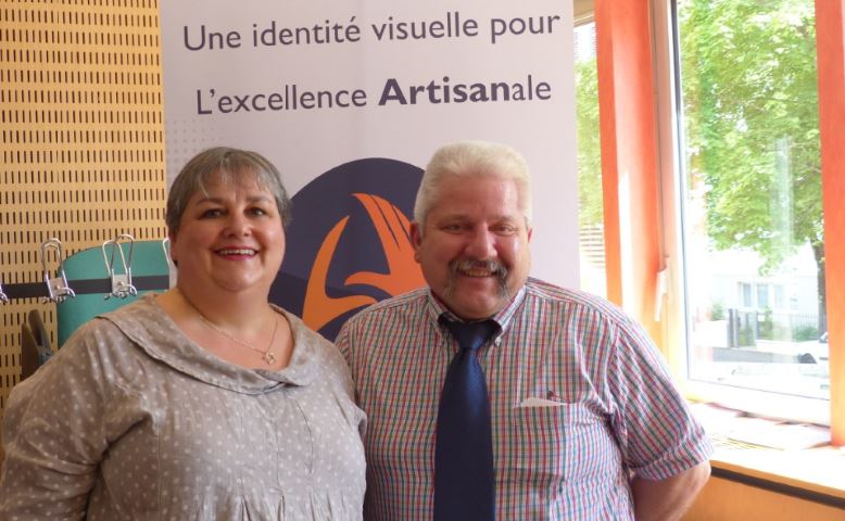 Elisabeth MAYOL (dorure sur bois et m&eacute;tal &agrave; Dijon) et  Bernard DUGIED (charcutier-traiteur &agrave; Auxonne)