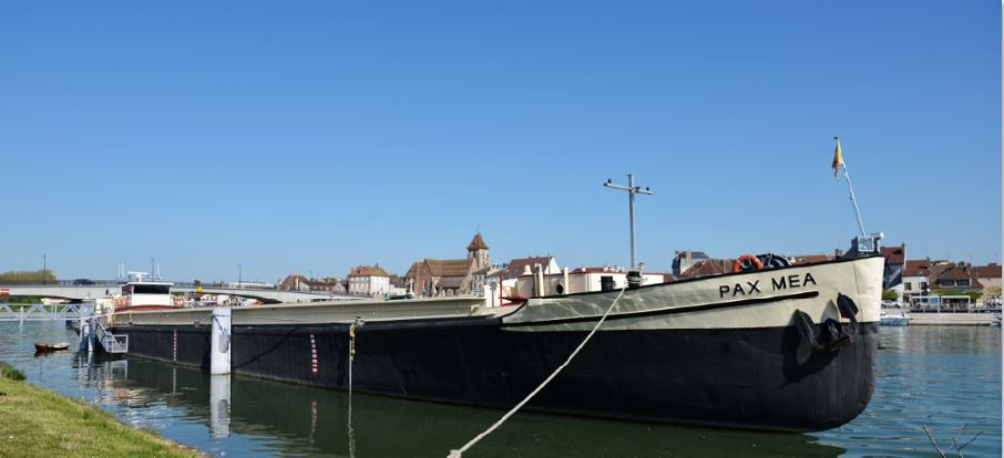 le port fluvial de Saint-Jean-de-Losne Photo Jo&euml;l Fanet