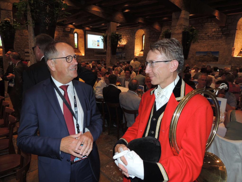 Conseil D&eacute;partemental de la C&ocirc;te-d'Or. La r&eacute;union des maires au Clos Vougeot