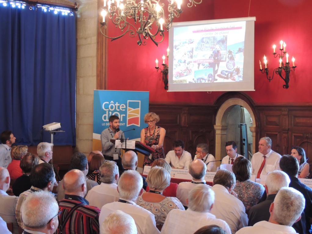 Conseil D&eacute;partemental de la C&ocirc;te-d'Or. La r&eacute;union des maires au Clos Vougeot