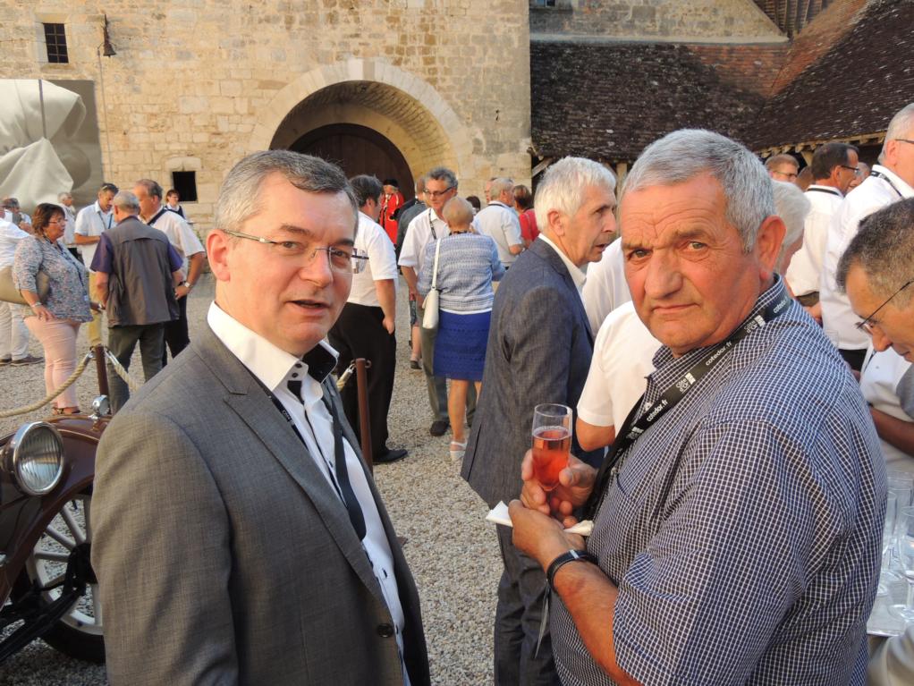 Conseil D&eacute;partemental de la C&ocirc;te-d'Or. La r&eacute;union des maires au Clos Vougeot