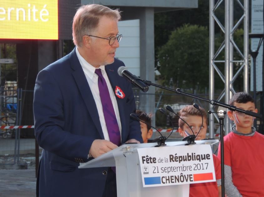 Thierry Falconnet, maire de Chen&ocirc;ve