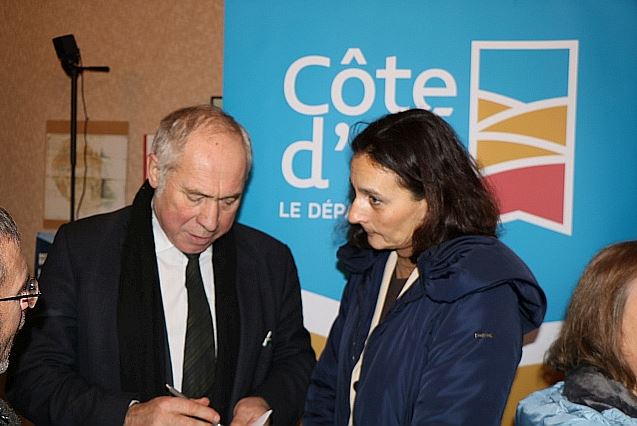 Liernais inaugure l'arriv&eacute;e du Tr&egrave;s Haut D&eacute;bit