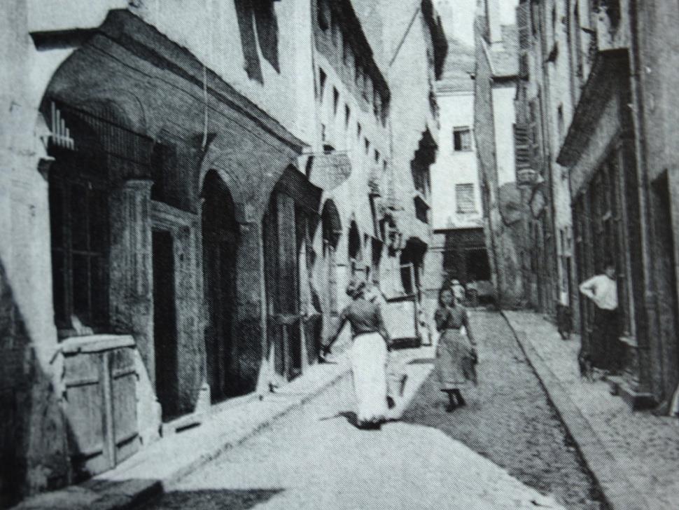 Fa&ccedil;ade et toiture de la maison 9 rue des Cochons-de-Lait Chalon-sur-Sa&ocirc;ne