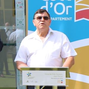 G&eacute;rard Leguay, maire de Selongey - groupe scolaire Jean Ferrat de Selongey