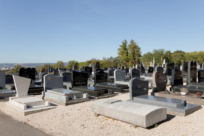 Polygone isra&eacute;lite au cimeti&egrave;re des P&eacute;joces