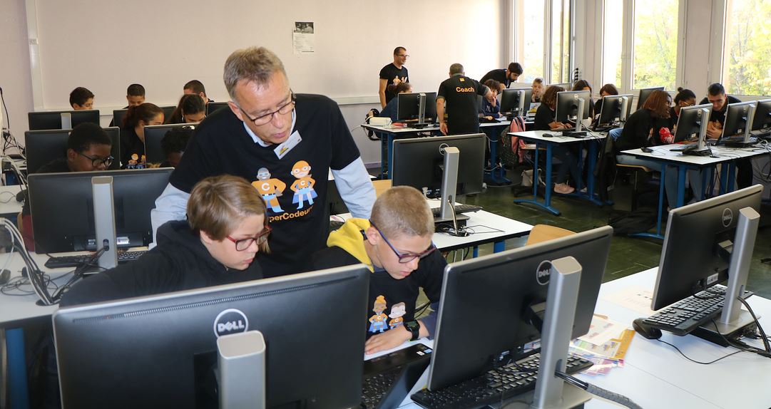 #SuperCodeurs 2018 : une matin&eacute;e au coll&egrave;ge Le Chapitre &agrave; Chen&ocirc;ve pour coder et d&eacute;coder le monde num&eacute;rique