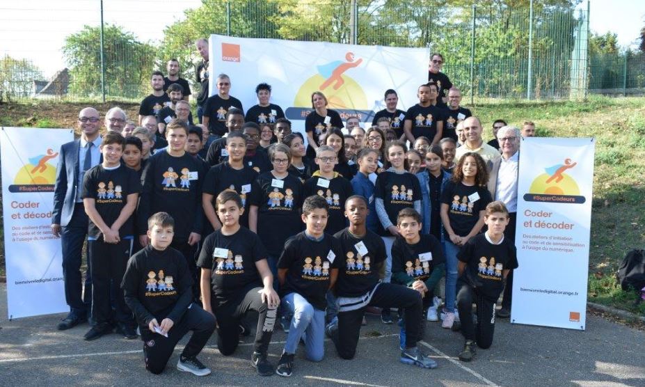 #SuperCodeurs 2018 : une matin&eacute;e au coll&egrave;ge Le Chapitre &agrave; Chen&ocirc;ve pour coder et d&eacute;coder le monde num&eacute;rique