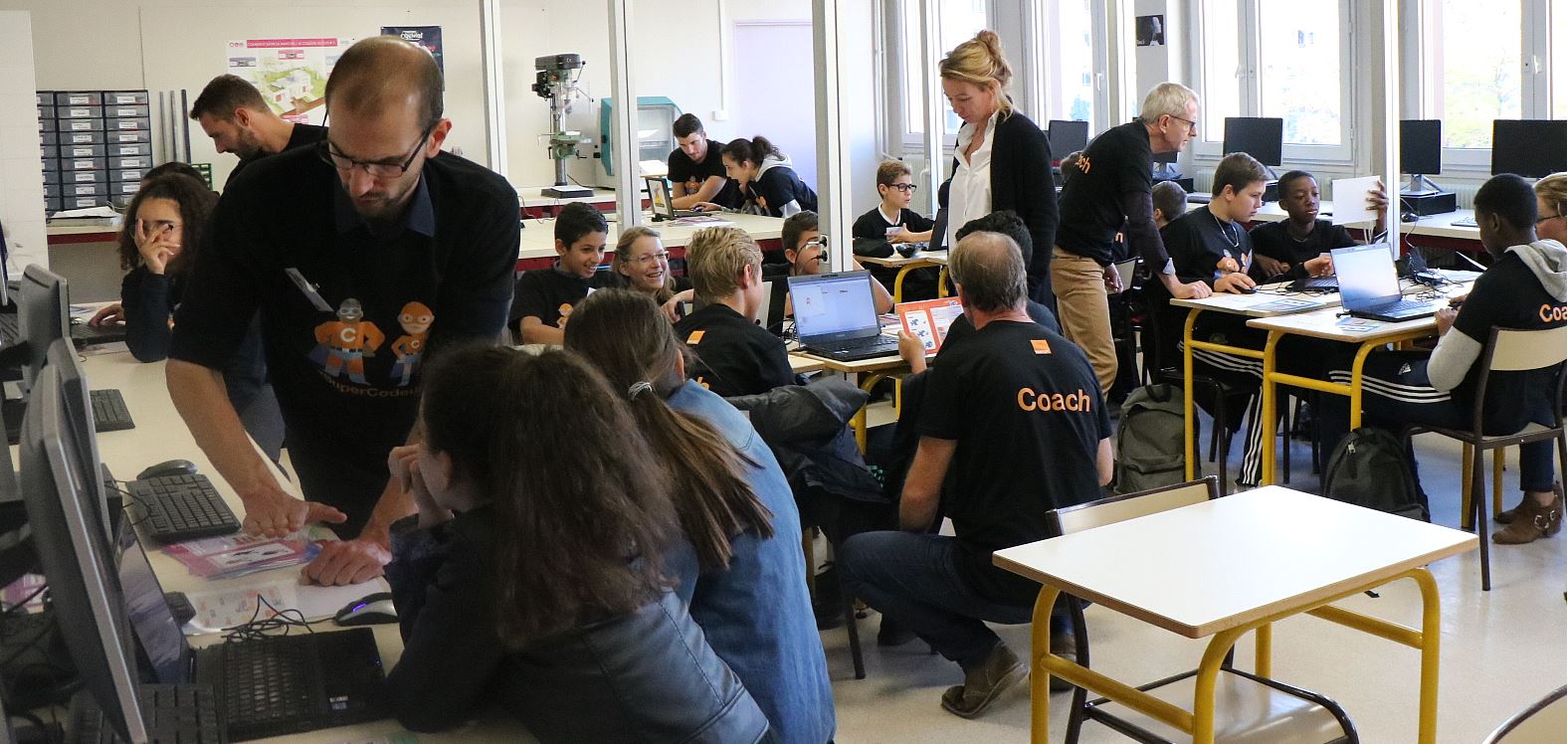 #SuperCodeurs 2018 : une matin&eacute;e au coll&egrave;ge Le Chapitre &agrave; Chen&ocirc;ve pour coder et d&eacute;coder le monde num&eacute;rique