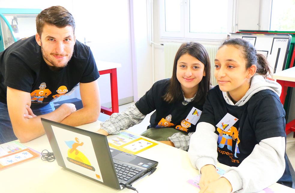#SuperCodeurs 2018 : une matin&eacute;e au coll&egrave;ge Le Chapitre &agrave; Chen&ocirc;ve pour coder et d&eacute;coder le monde num&eacute;rique