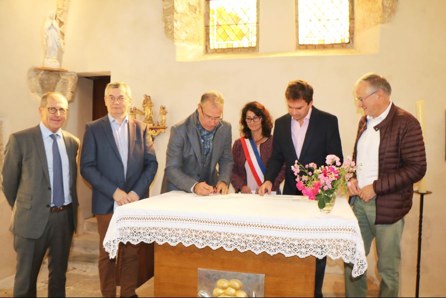La commune de Troch&egrave;res re&ccedil;oit le prix d&eacute;partemental du concours des Rubans du Patrimoine