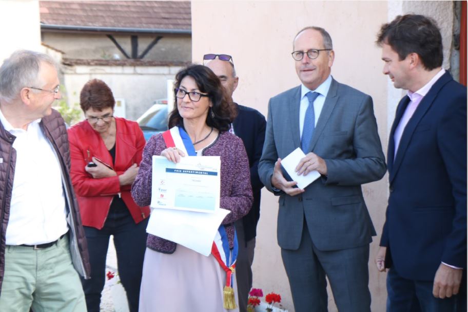 La commune de Troch&egrave;res re&ccedil;oit le prix d&eacute;partemental du concours des Rubans du Patrimoine