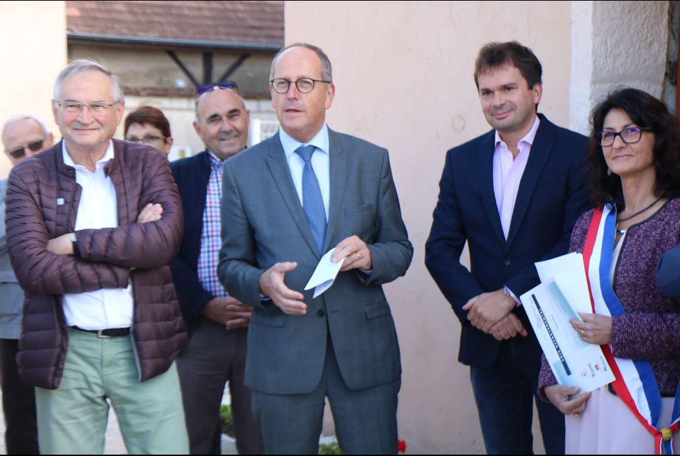 La commune de Troch&egrave;res re&ccedil;oit le prix d&eacute;partemental du concours des Rubans du Patrimoine