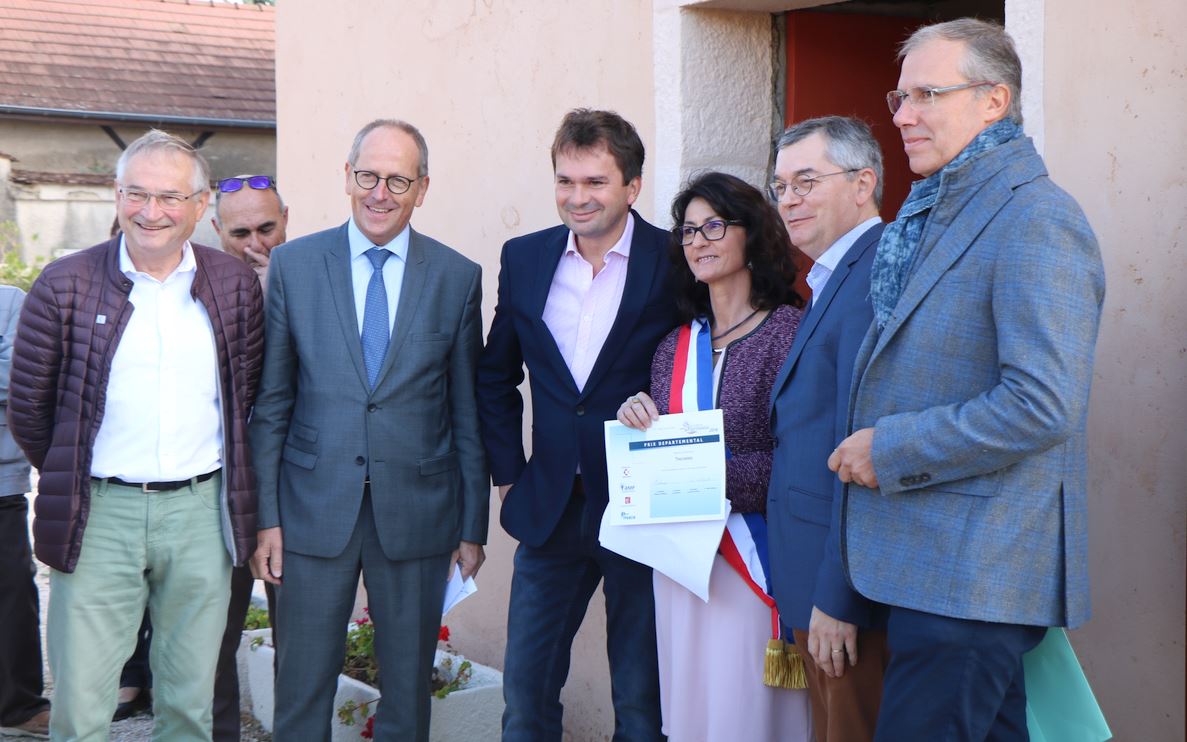 La commune de Troch&egrave;res re&ccedil;oit le prix d&eacute;partemental du concours des Rubans du Patrimoine