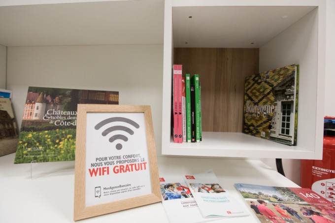 Proximit&eacute; et modernit&eacute; pour l'agence Caisse d'Epargne de Saint-Apollinaire