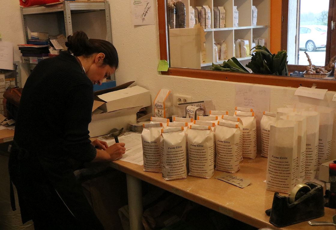 Visite de la fromagerie Gaugry et de la meunerie C&eacute;r&egrave;s, b&eacute;n&eacute;ficiaires du fonds europ&eacute;en agricole pour le d&eacute;veloppement rural (FEADER)