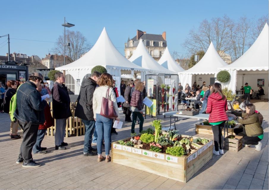 Pr&eacute;sentation d'un potager au Village Go&ucirc;t-Nutrition-Sant&eacute; en mars 2017 (image d'archives &copy; Ville de Dijon)