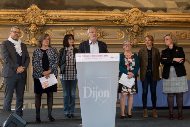 François Resbamen a reçu samedi les donneurs de sang à l'hôtel de ville François Resbamen a reçu samedi les donneurs de sang à l'hôtel de ville