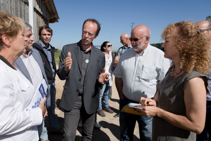 La pr&eacute;sidente de R&eacute;gion rencontre des agriculteurs heureux pour &eacute;voquer les aides &agrave; la bio