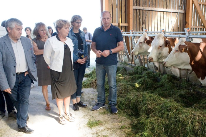 La pr&eacute;sidente de R&eacute;gion rencontre des agriculteurs heureux pour &eacute;voquer les aides &agrave; la bio
