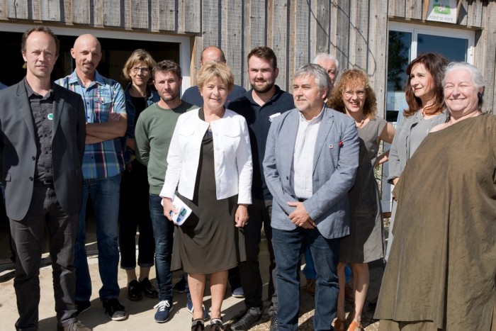La pr&eacute;sidente de R&eacute;gion rencontre des agriculteurs heureux pour &eacute;voquer les aides &agrave; la bio