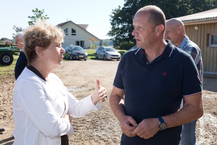 La pr&eacute;sidente de R&eacute;gion rencontre des agriculteurs heureux pour &eacute;voquer les aides &agrave; la bio