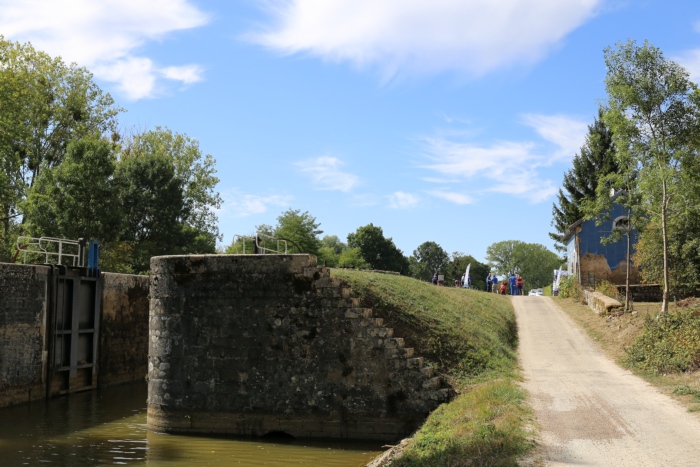 Du jaune au bleu, avec VNF, Juliette Mis&eacute;r&eacute;r&eacute; ressuscite les maisons &eacute;clusi&egrave;res du canal de Bourgogne