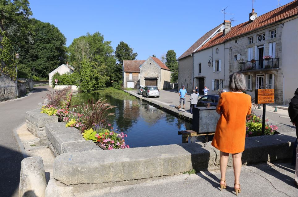 Accessibilit&eacute;, services publics, logement, Til-Chatel inaugure ses nouveaux am&eacute;nagements