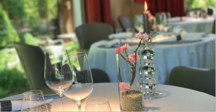 Jean-Marc Diop et Philippe Aug&eacute; chef p&acirc;tissier et chef executif et du restaurant La Table de Levernois* - Levernois